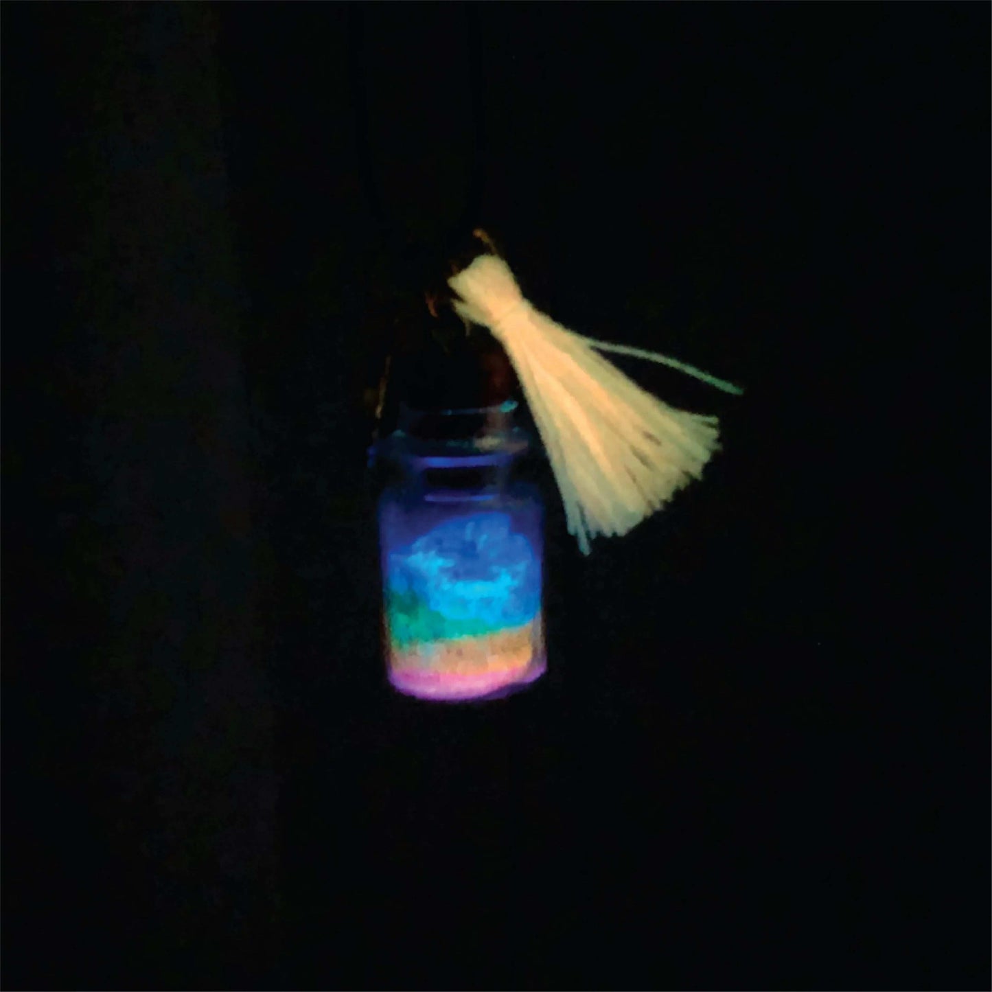 Shiny Jewellery Kit Glow in the Dark kids toy with delivery in Kuwait