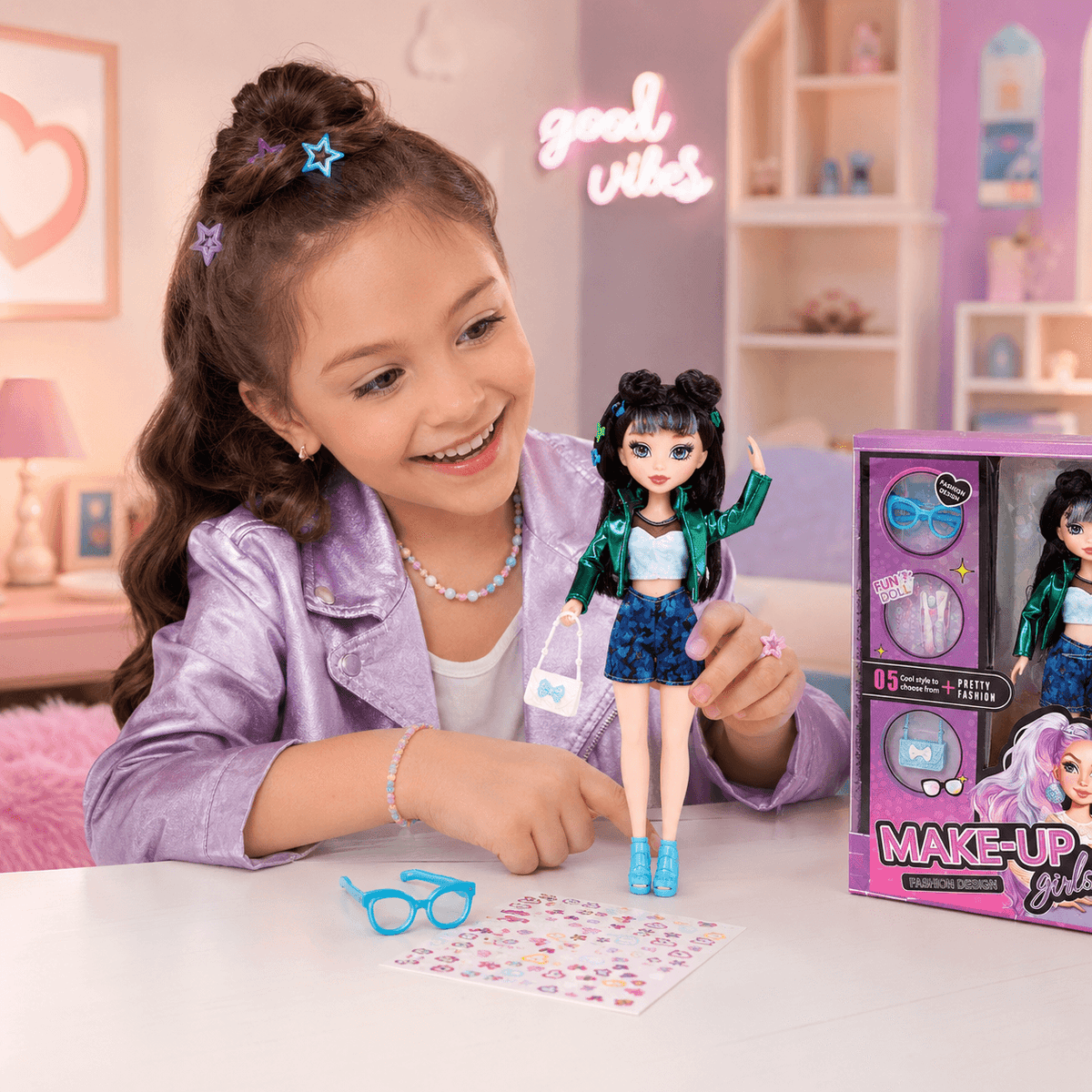 Fashion doll with makeup accessories, view 5